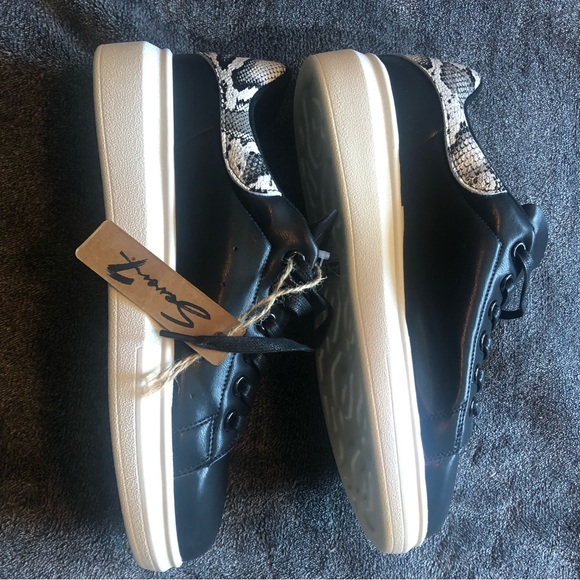 NWT Seven 7 "Miki" sneaker - Picture 4 of 4